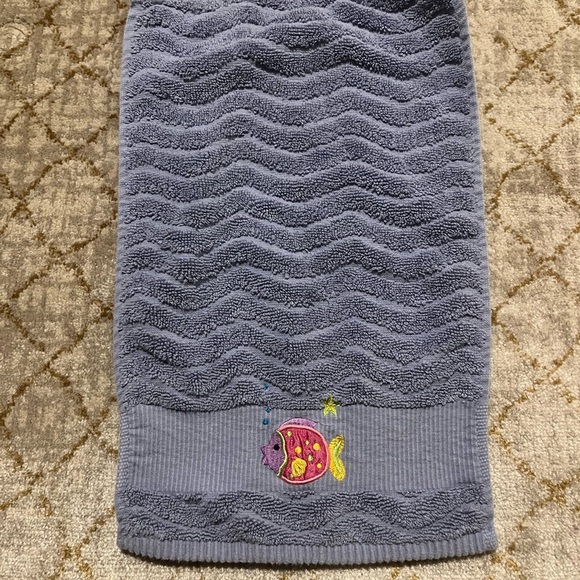 SET Of 2 Saturday KNIGHT VTG Blue FISH Embroidered FINGERTIP Hand TOWEL 16”x10” - Picture 3 of 8
